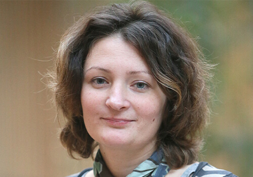 Portrait of Caroline Deforeit, CEO of SteadySun